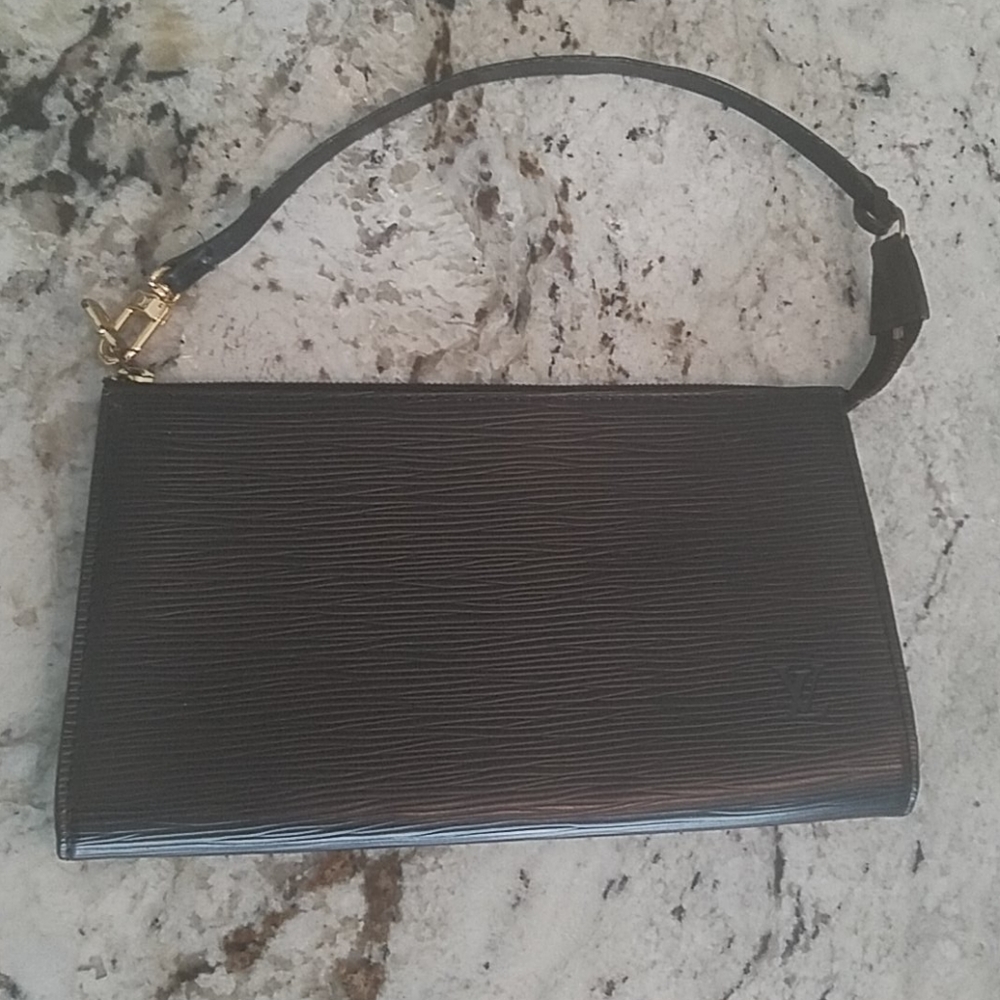 Authentic Louis Vuitton pochette